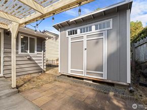 912 165th Avenue SE, Bellevue WA 98008