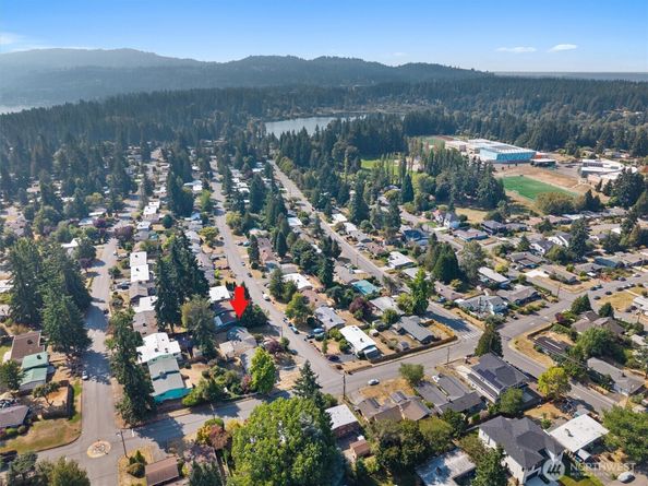912 165th Avenue SE, Bellevue WA 98008
