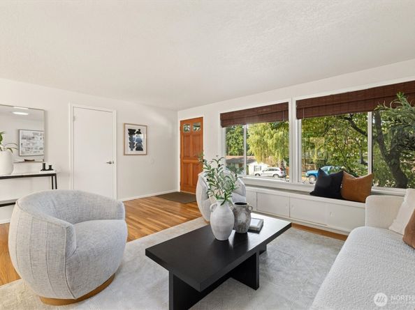 912 165th Avenue SE, Bellevue WA 98008