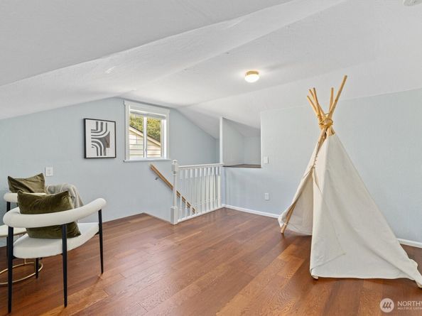 912 165th Avenue SE, Bellevue WA 98008