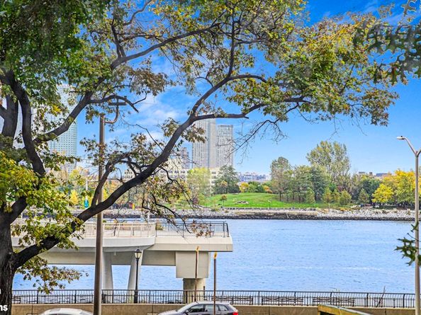 433 East 51st Street 9A, New York NY 10022