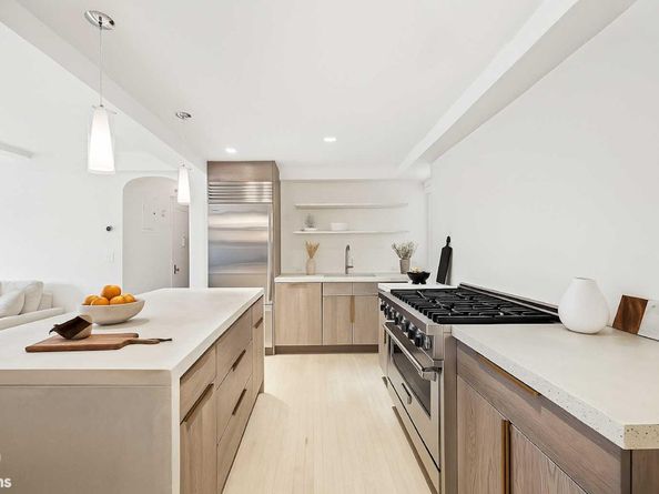 433 East 51st Street 9A, New York NY 10022