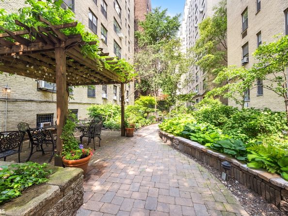 433 East 51st Street 9A, New York NY 10022