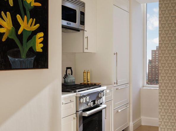 400 East 84th Street 8E, New York NY 10028