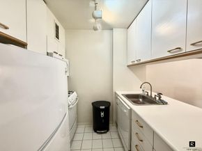 393 West 49th Street 2PP, New York NY 10019