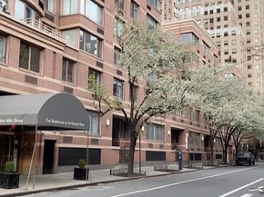 393 West 49th Street 2PP, New York NY 10019