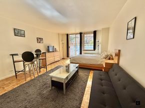 393 West 49th Street 2PP, New York NY 10019