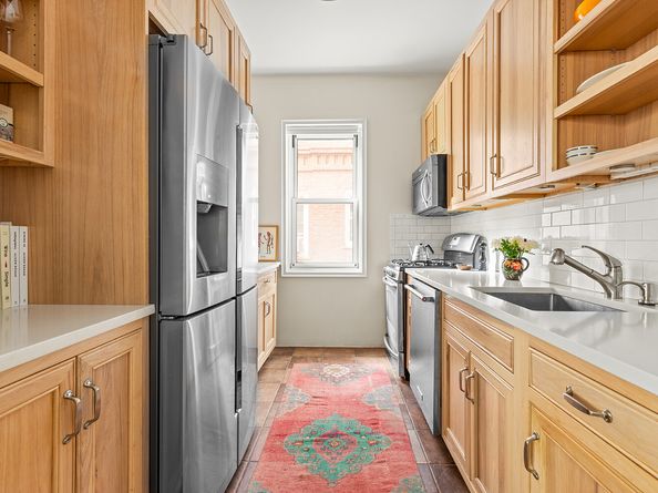 25 Plaza Street W 1J, Brooklyn NY 11217