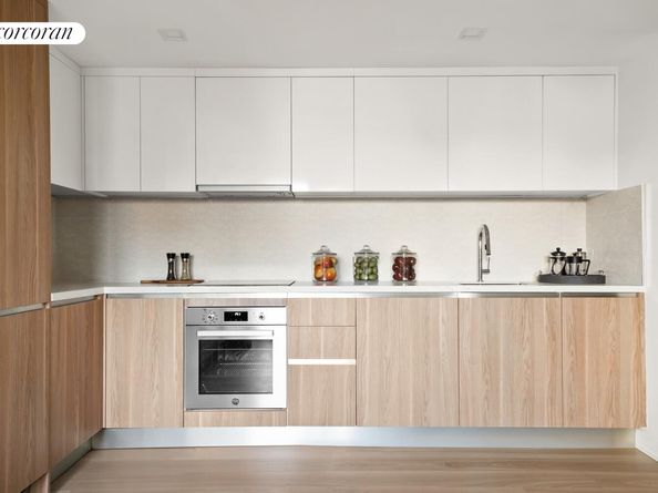 27-09 40th Avenue 6F, Queens NY 11101