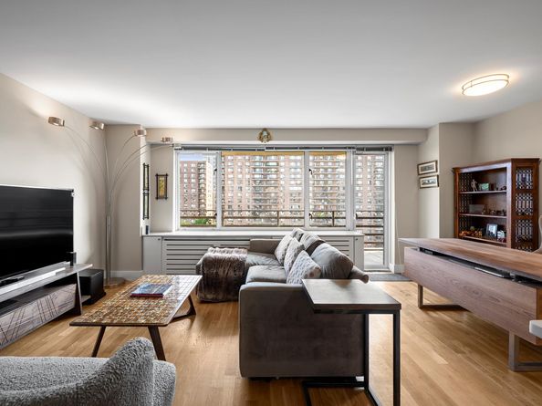 392 Central Park W 14N, New York NY 10025