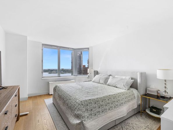500 West 43rd Street 37A, New York NY 10036
