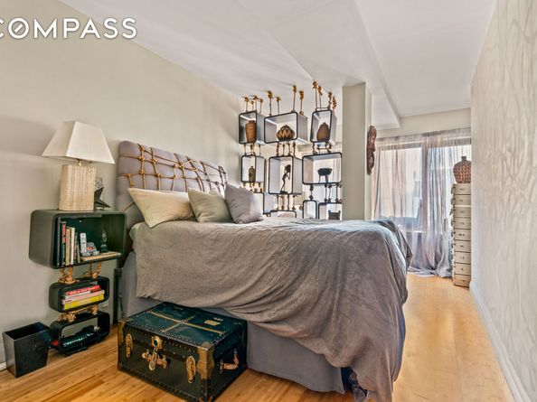 529 West 42nd Street 7B, New York NY 10036