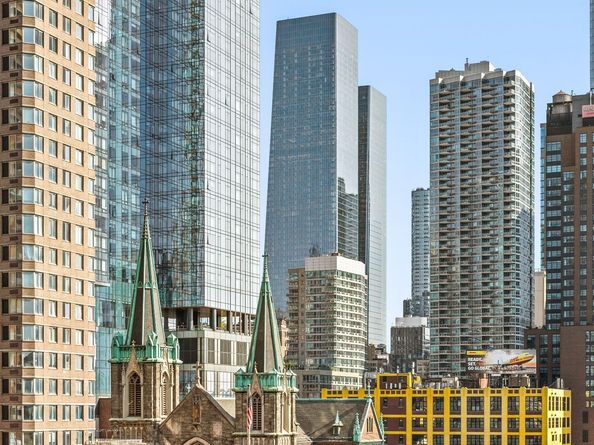 529 West 42nd Street 7B, New York NY 10036