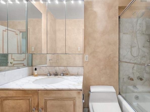 440 East 57th Street 8D, New York NY 10022