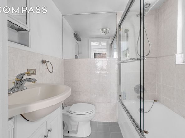 155 East 49th Street 3EE, New York NY 10017