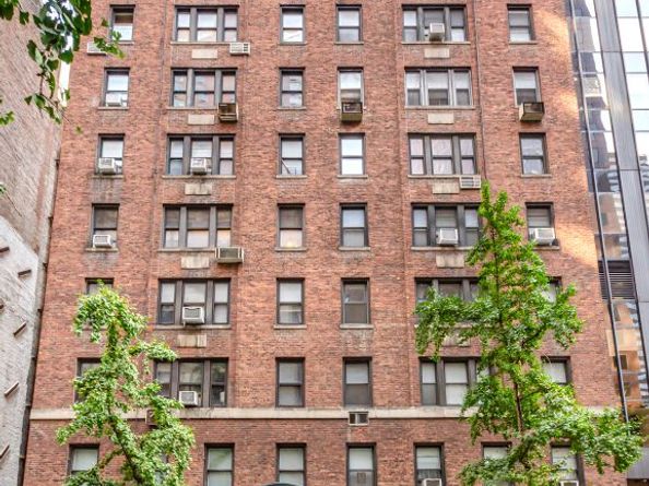 155 East 49th Street 3EE, New York NY 10017
