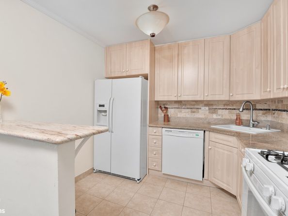 2 Bay Club Drive 7X, Queens NY 11360