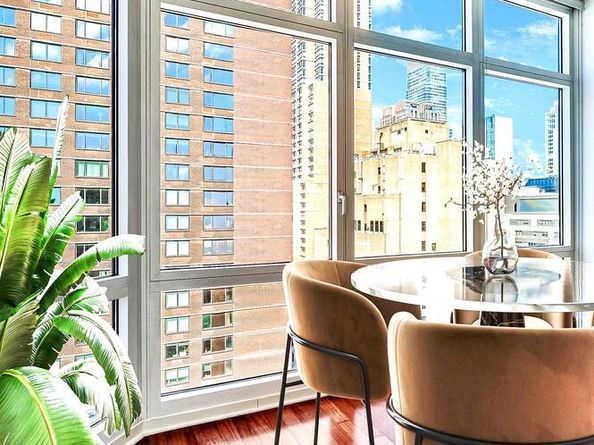 300 East 55th Street 17C, New York NY 10022