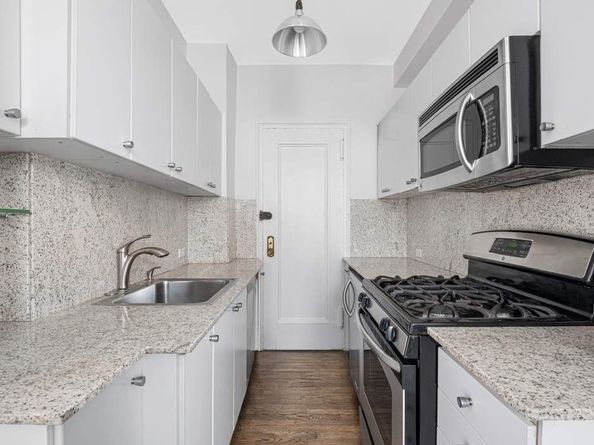 41 Fifth Avenue 9F, New York NY 10003