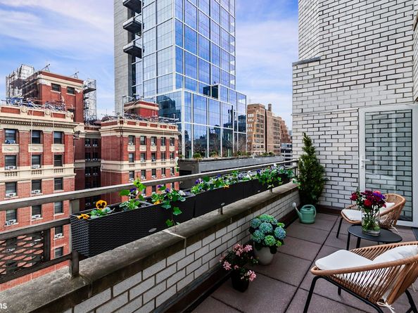 430 West 34th Street 16F, New York NY 10001