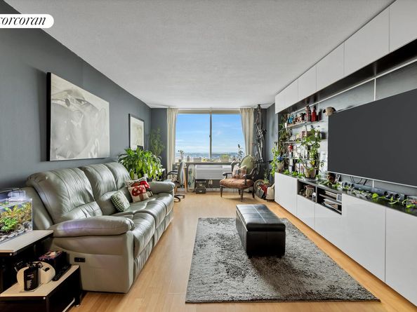 118-18 Union Turnpike 21E, Queens NY 11415