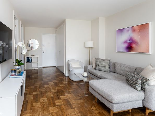 63 East 9th Street 8B, New York NY 10003
