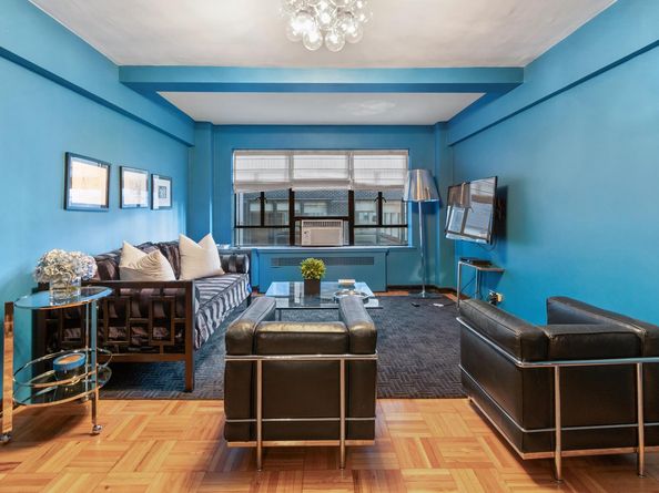 45 West 54th Street 8A, New York NY 10019