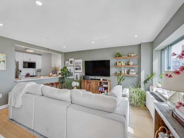 136 Beach 117 Th Street UPH6, Queens NY 11694
