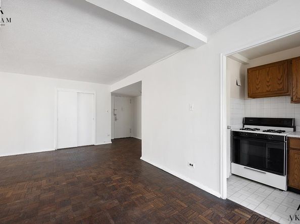 310 East 70th Street 10L, New York NY 10021