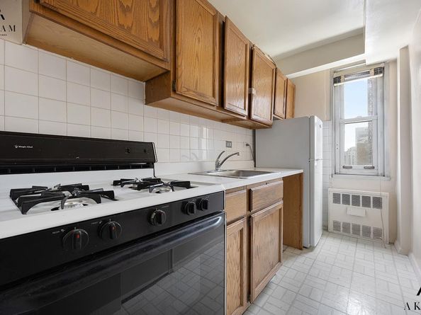 310 East 70th Street 10L, New York NY 10021