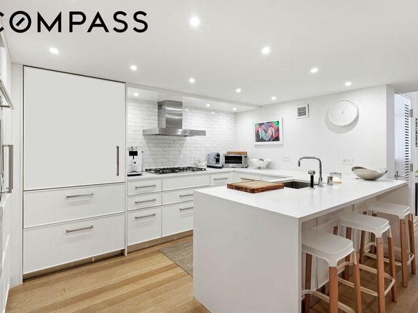 421 Hudson Street 221, New York NY 10014