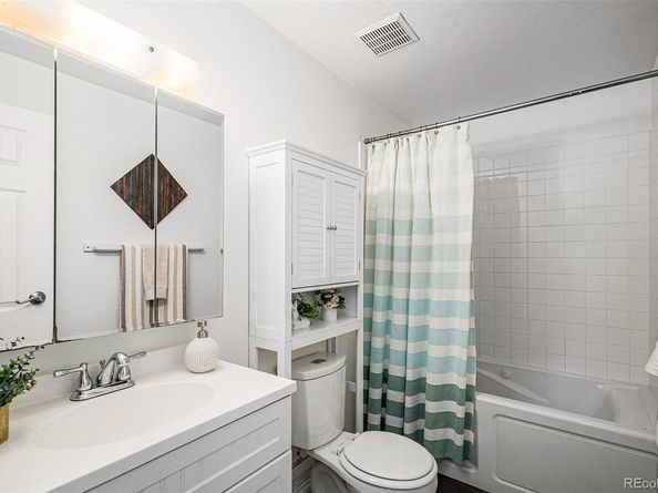 64 Nome Way A, Aurora CO 80012