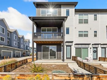 2729 W 167th Place
