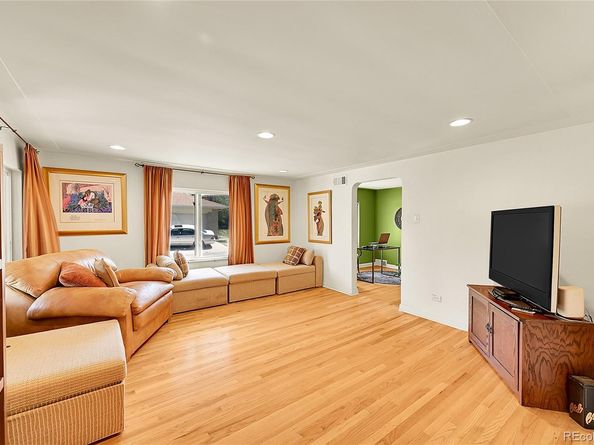 2901 Monaco Parkway, Denver CO 80207