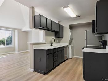 871 S Uravan Court