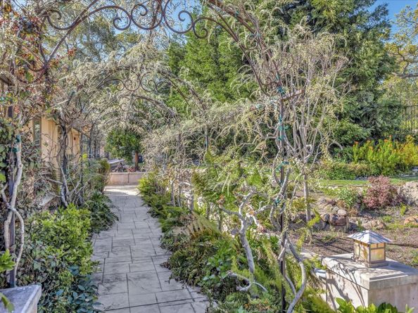 28025 Natoma Road, Los Altos Hills CA 94022