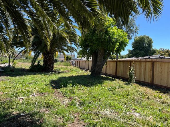 Undisclosed Address #ML82046589, East Palo Alto CA 94303