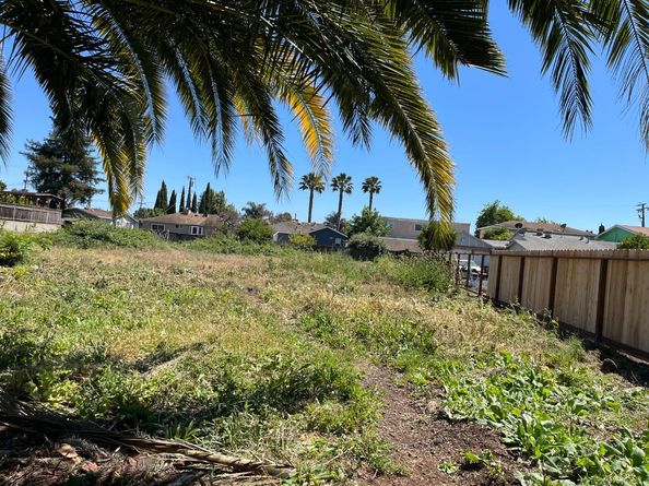 Undisclosed Address #ML82046589, East Palo Alto CA 94303