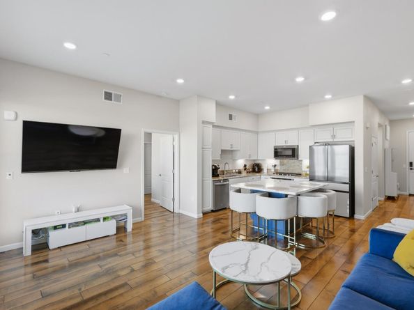 382 Llano De Los Robles Avenue 3, San Jose CA 95136