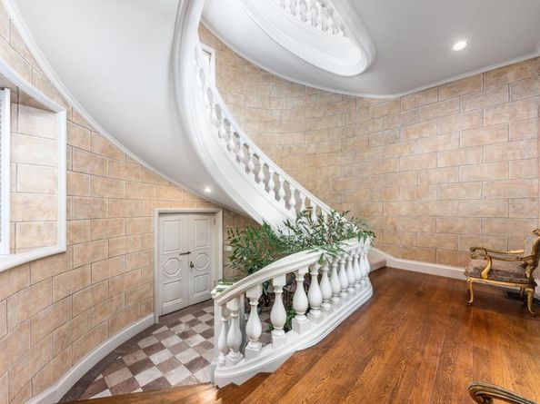 245 W Santa Inez Avenue, Hillsborough CA 94010