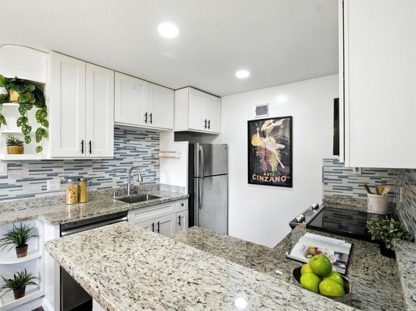 3015 Los Prados Street 114, San Mateo CA 94403