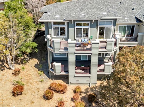 111 Cliff Swallow Court, Brisbane CA 94005