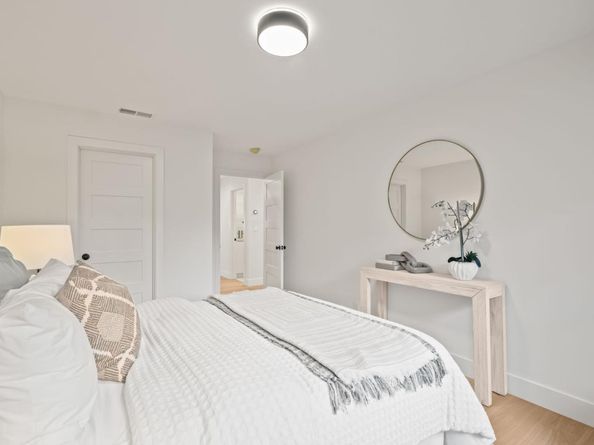 2047 Ashton Avenue, Menlo Park CA 94025
