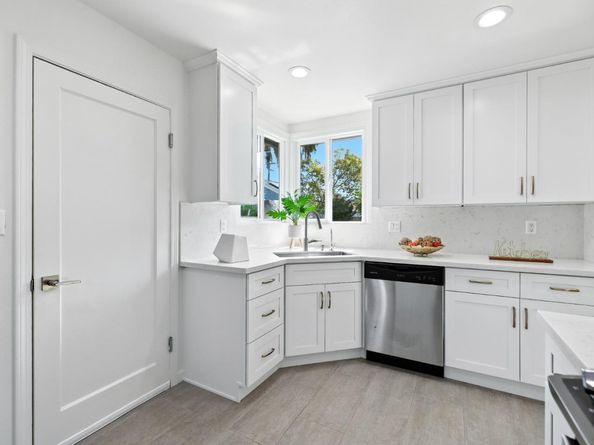 1022 E Santa Inez Avenue, San Mateo CA 94401