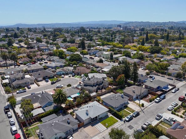 1022 E Santa Inez Avenue, San Mateo CA 94401