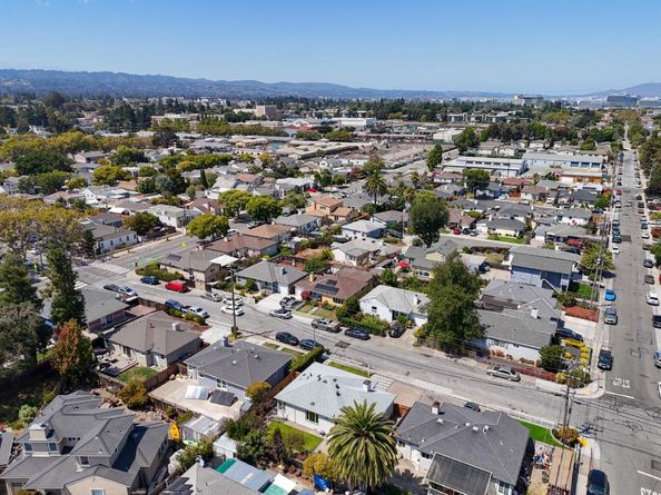 1022 E Santa Inez Avenue, San Mateo CA 94401
