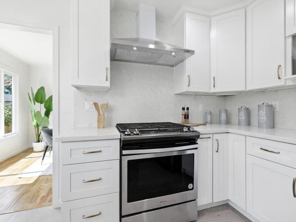 1022 E Santa Inez Avenue, San Mateo CA 94401