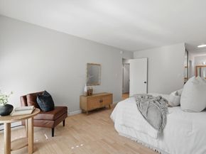 1031 Crestview Drive 305, Mountain View CA 94040