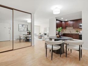 1031 Crestview Drive 305, Mountain View CA 94040