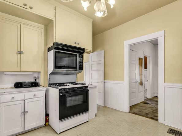 852 58th Street, Oakland CA 94608